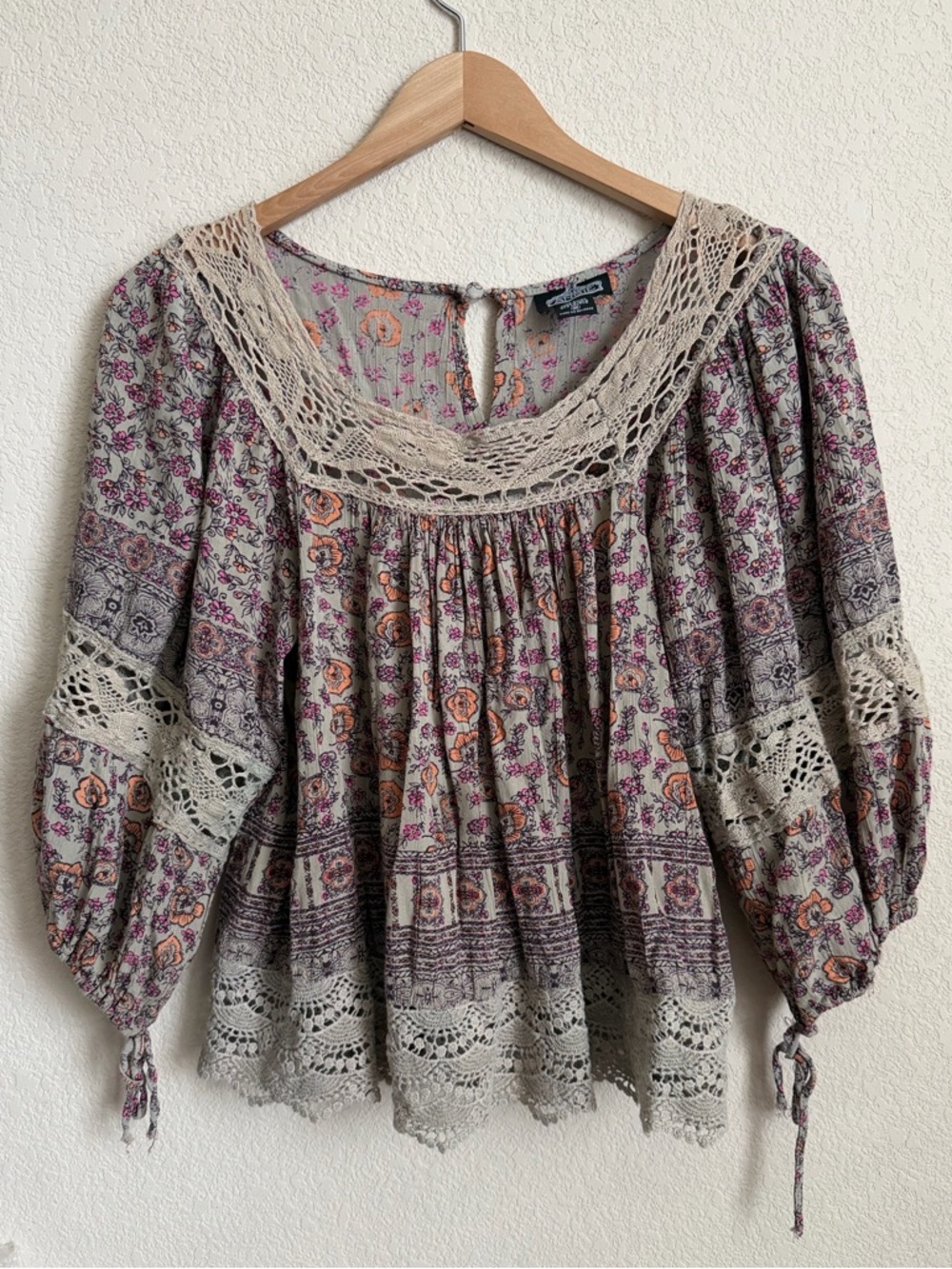 ANGIE Boho Crochet Lace Trim Peasant Top Medium 100% Rayon Floral Grey Pink